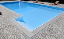 pavimento in palladiana di marmo bianco carrara rosa perlino e bardiglio esterno piscina