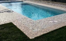 pavimento in palladiana marmo rosa perlino e bianco carrara esterno piscina